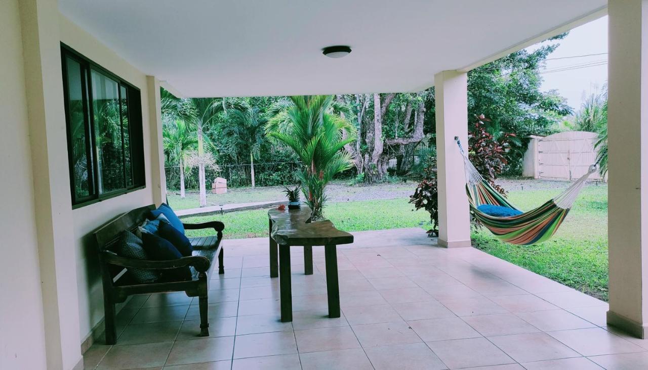 Sol Y Sombra Bed and Breakfast Bocas del Toro Eksteriør billede